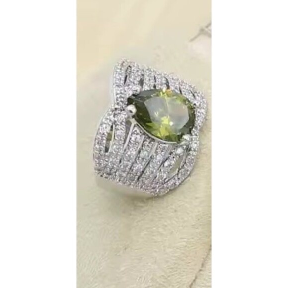 NWT Silver Cubic Zirconia and Peridot Ring Size 9 - Picture 1 of 11